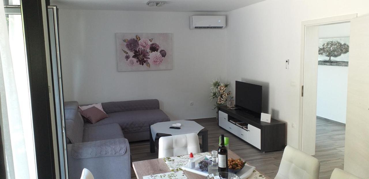 Holiday Apartments Cecilija Supetarska Draga Ngoại thất bức ảnh