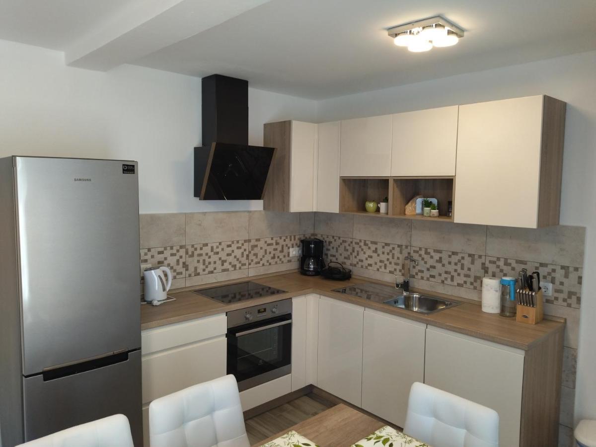 Holiday Apartments Cecilija Supetarska Draga Ngoại thất bức ảnh