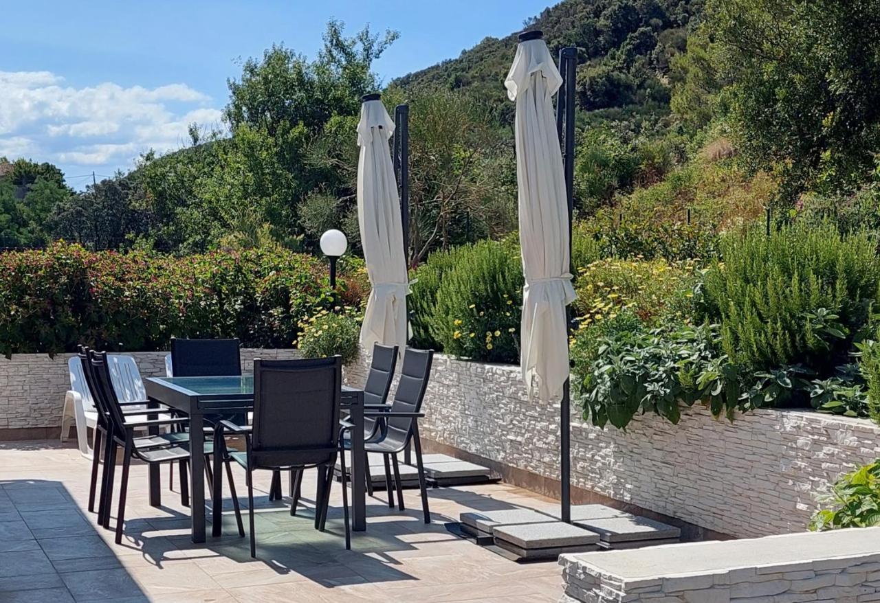 Holiday Apartments Cecilija Supetarska Draga Ngoại thất bức ảnh