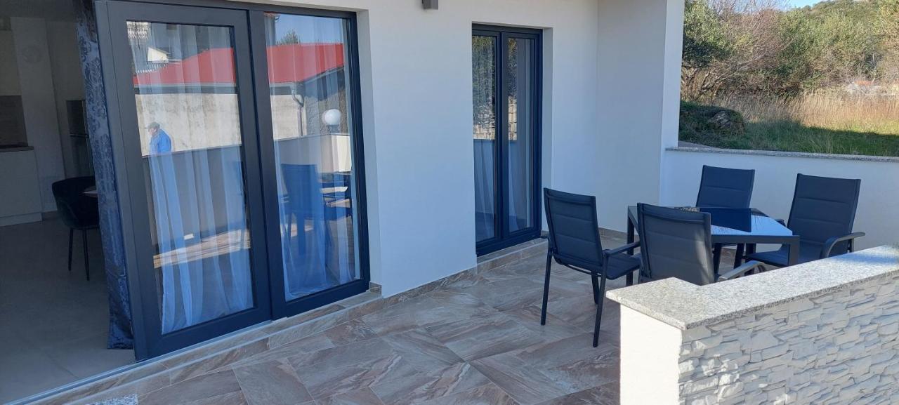 Holiday Apartments Cecilija Supetarska Draga Ngoại thất bức ảnh