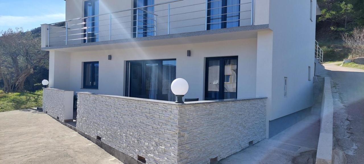 Holiday Apartments Cecilija Supetarska Draga Ngoại thất bức ảnh