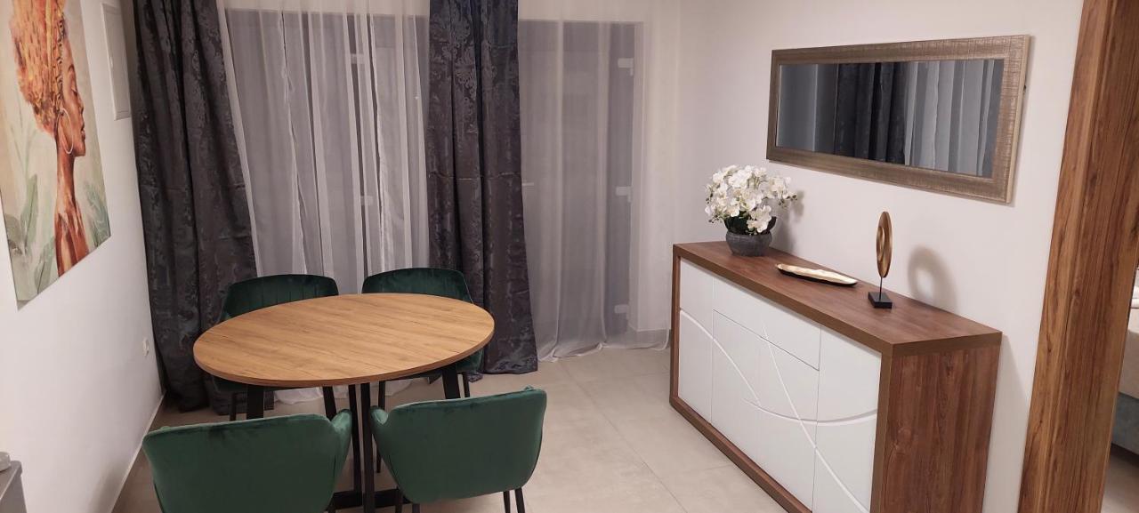 Holiday Apartments Cecilija Supetarska Draga Ngoại thất bức ảnh