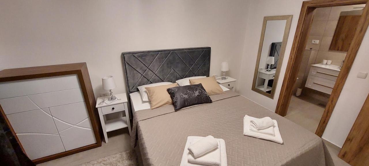 Holiday Apartments Cecilija Supetarska Draga Ngoại thất bức ảnh