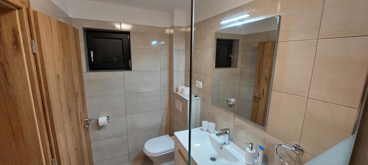 Holiday Apartments Cecilija Supetarska Draga Ngoại thất bức ảnh