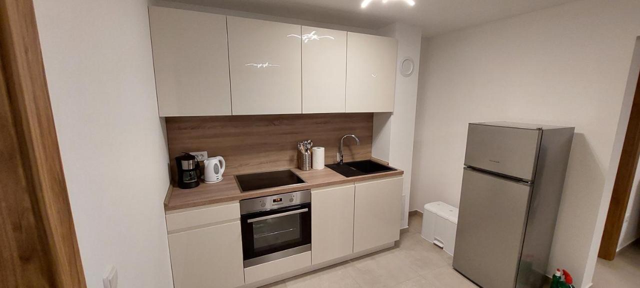 Holiday Apartments Cecilija Supetarska Draga Ngoại thất bức ảnh
