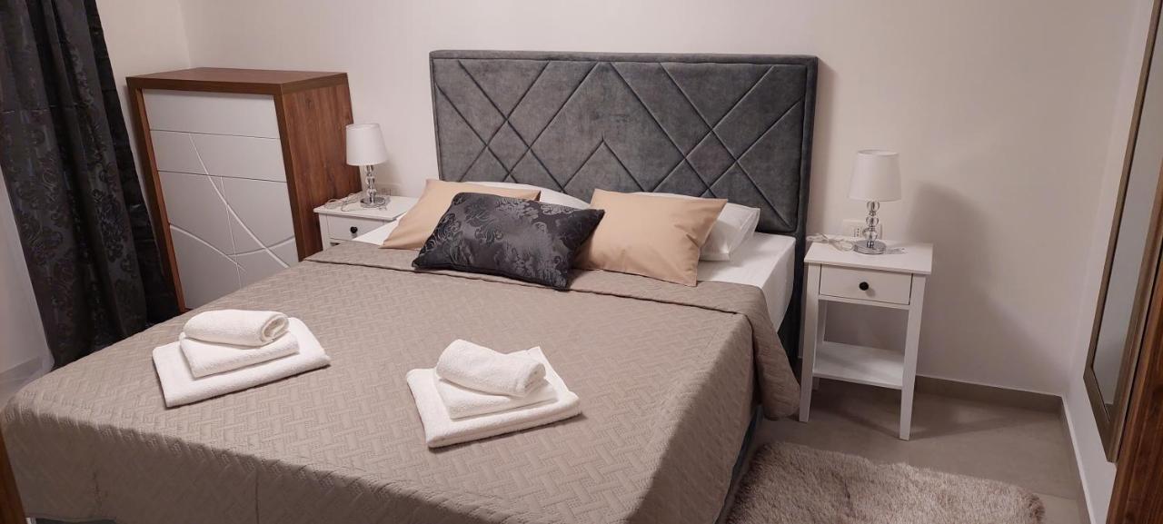 Holiday Apartments Cecilija Supetarska Draga Ngoại thất bức ảnh