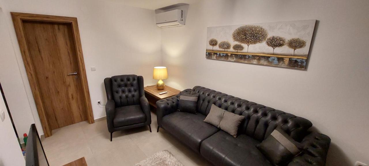 Holiday Apartments Cecilija Supetarska Draga Ngoại thất bức ảnh