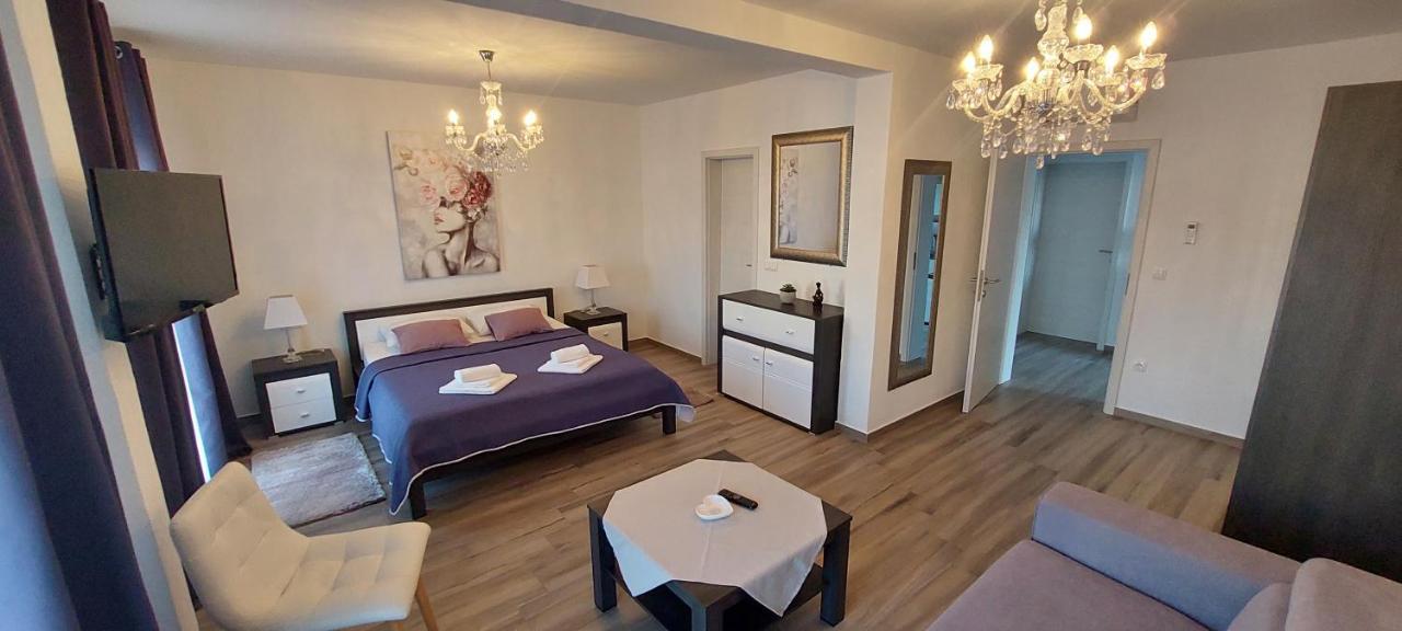 Holiday Apartments Cecilija Supetarska Draga Ngoại thất bức ảnh