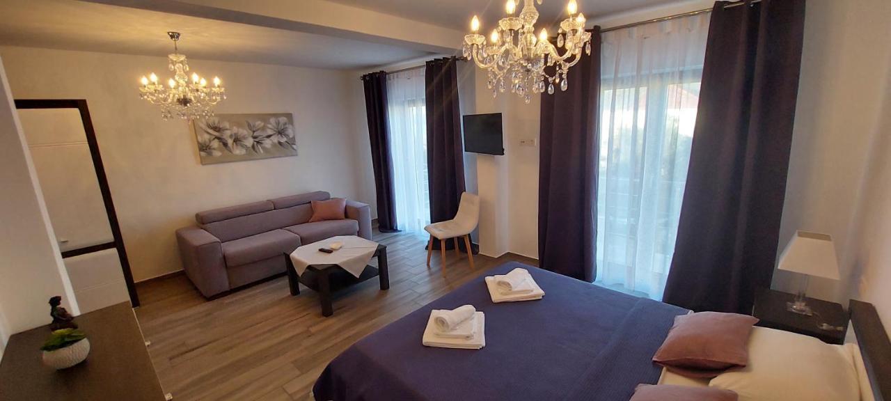 Holiday Apartments Cecilija Supetarska Draga Ngoại thất bức ảnh