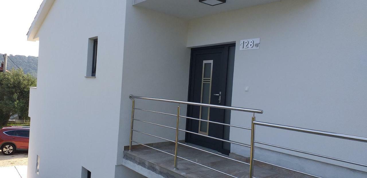 Holiday Apartments Cecilija Supetarska Draga Ngoại thất bức ảnh